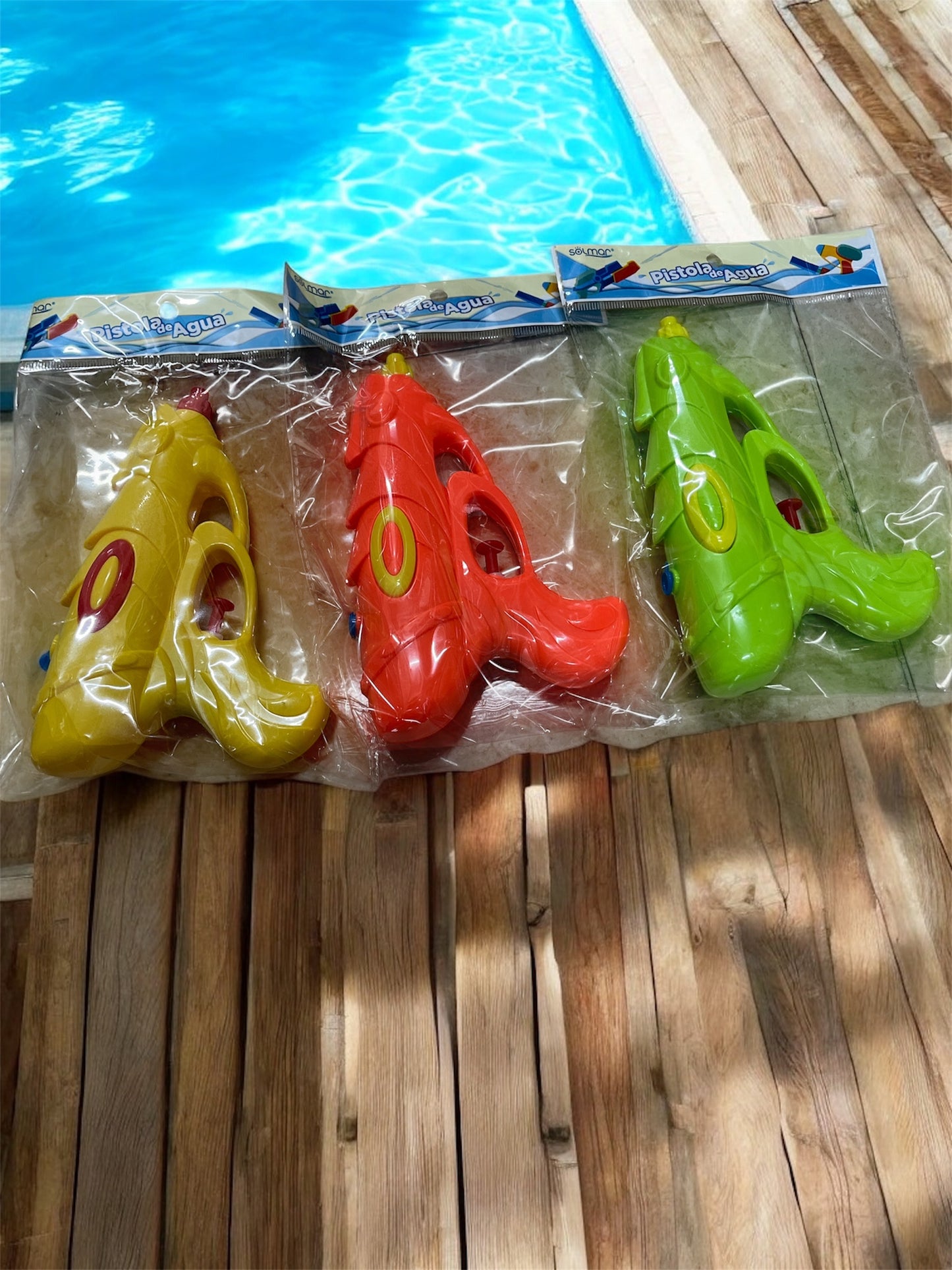 Pistola de agua multicolor