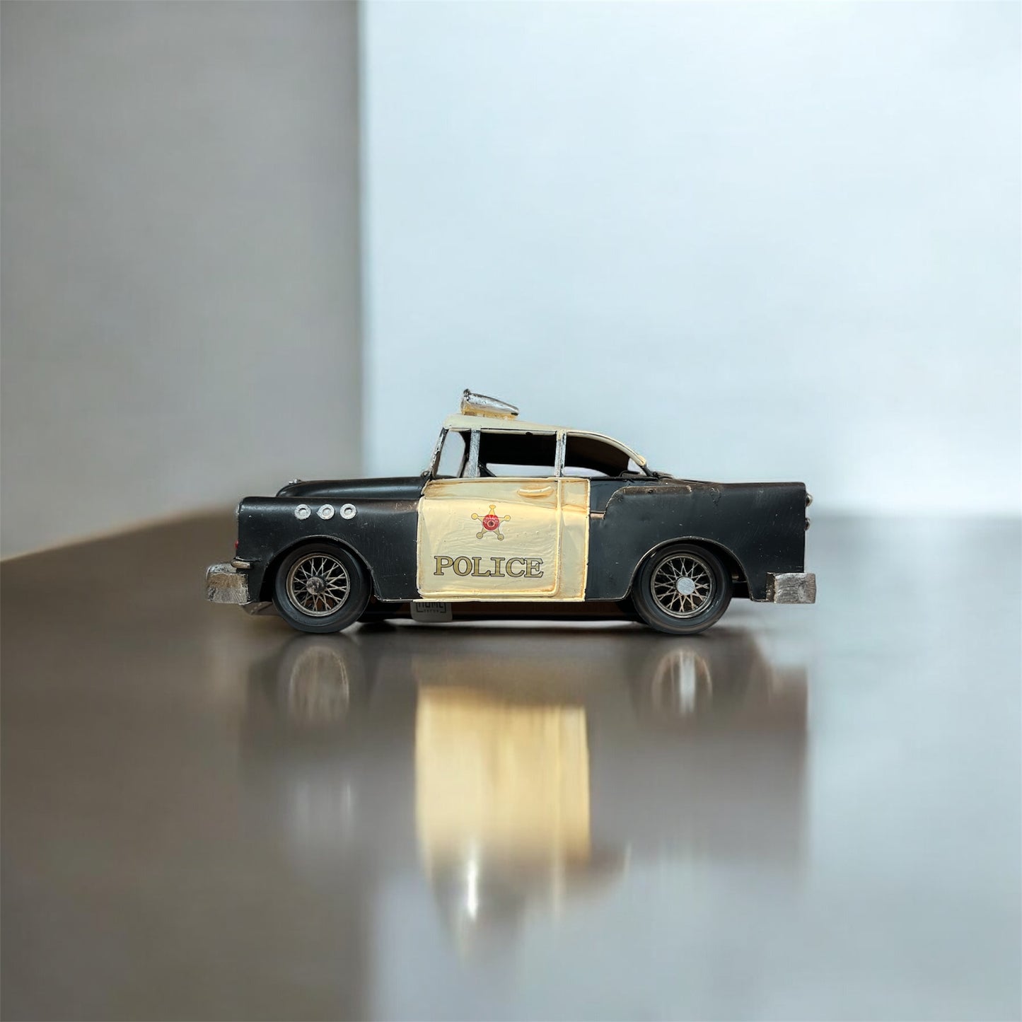 Carro policía decoración latón